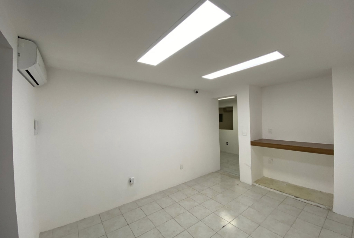 Segundo espacio dentro de una oficina en renta en Cancún