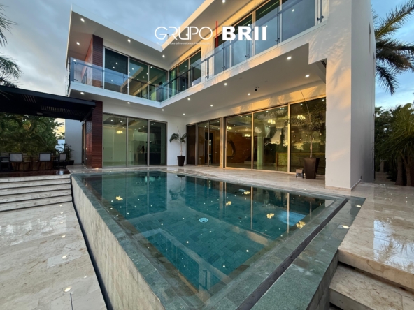 Alberca del residencial en venta en Puerto Cancún