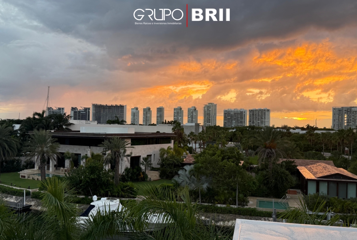 Vista al canal de Puerto Cancún