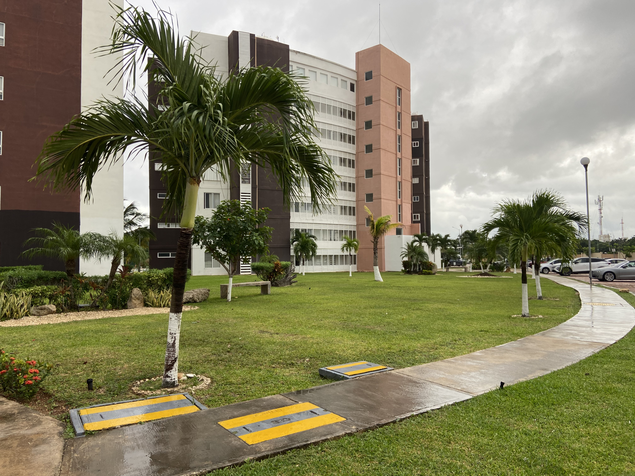 Fachada de los edificios en residencial Dream Lagoons Cancún.