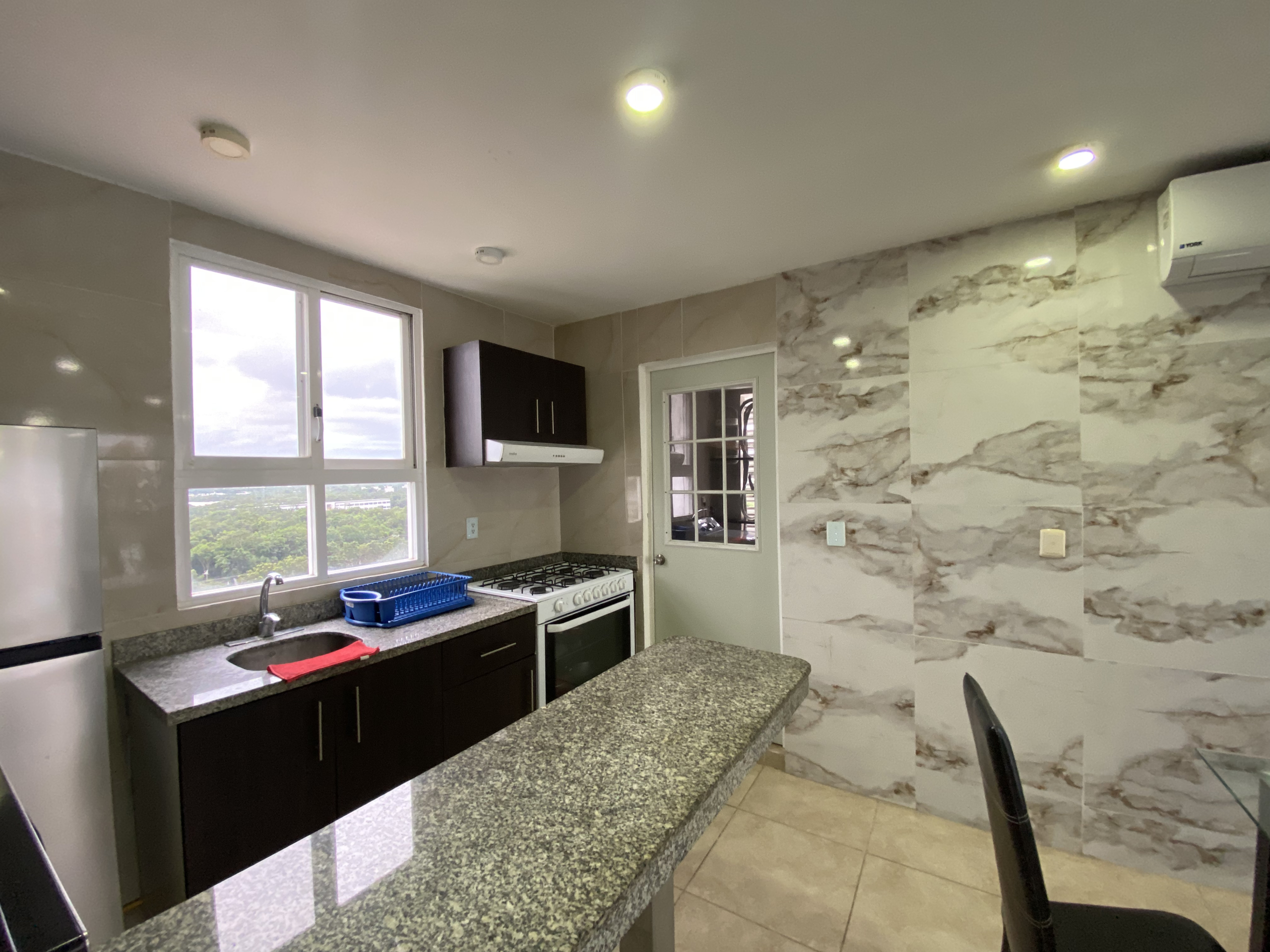 Cocina del departamento en venta en Residencial Dream Lagoons Cancún