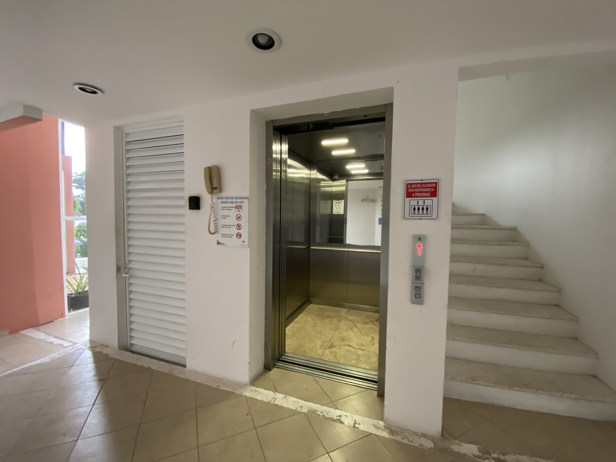 Elevador del edificio de Dream Lagoons Cancún