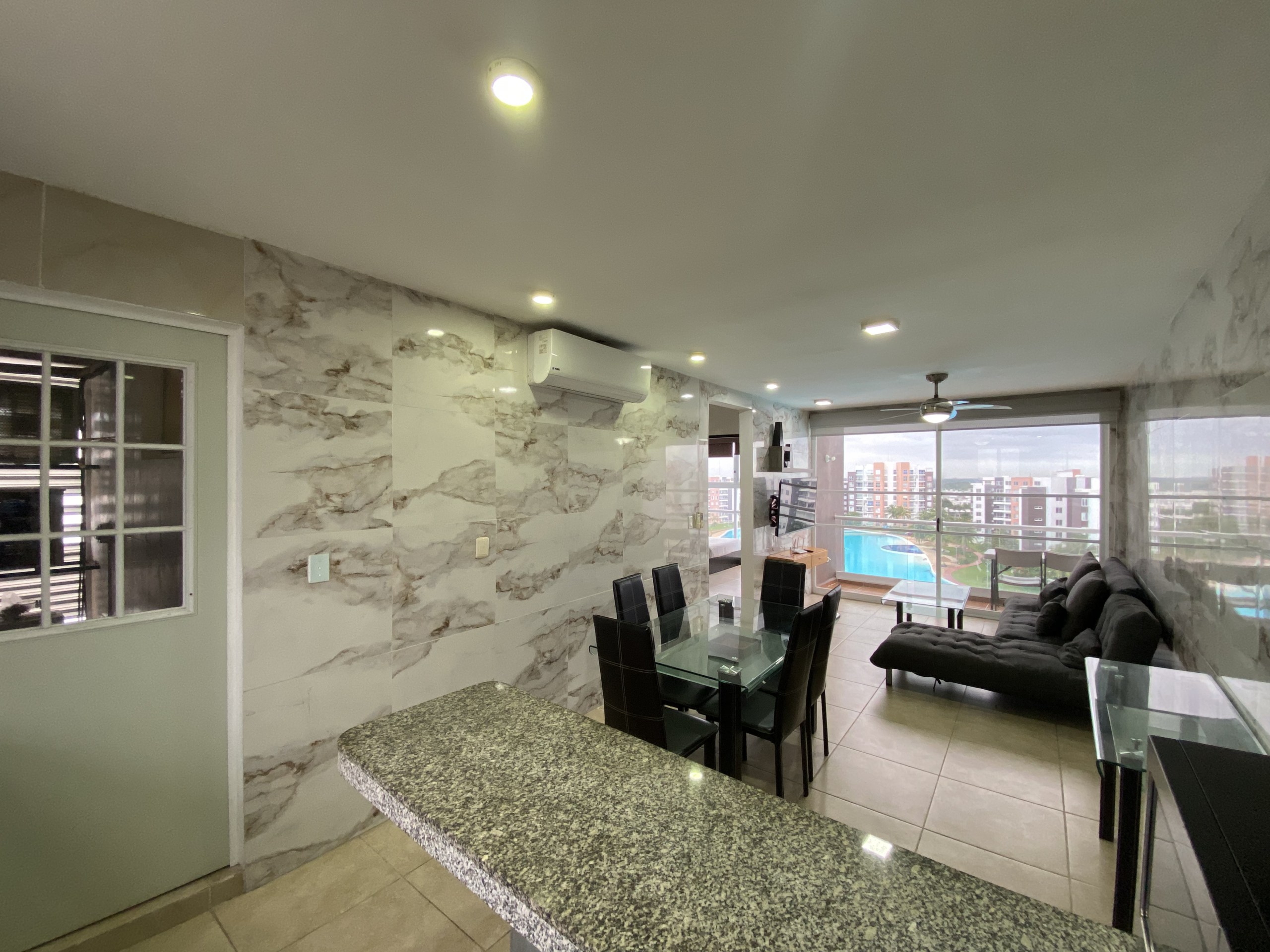 Sala y comedor del departamento en Dream Lagoons, Cancún