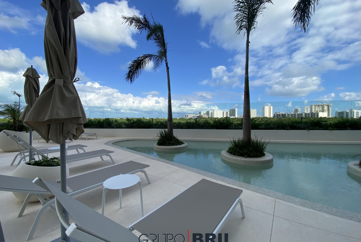 Alberca en Woha Puerto Cancún