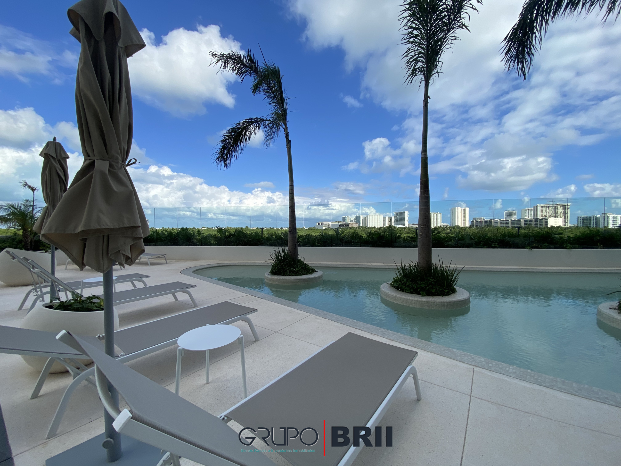 Alberca en Woha Puerto Cancún