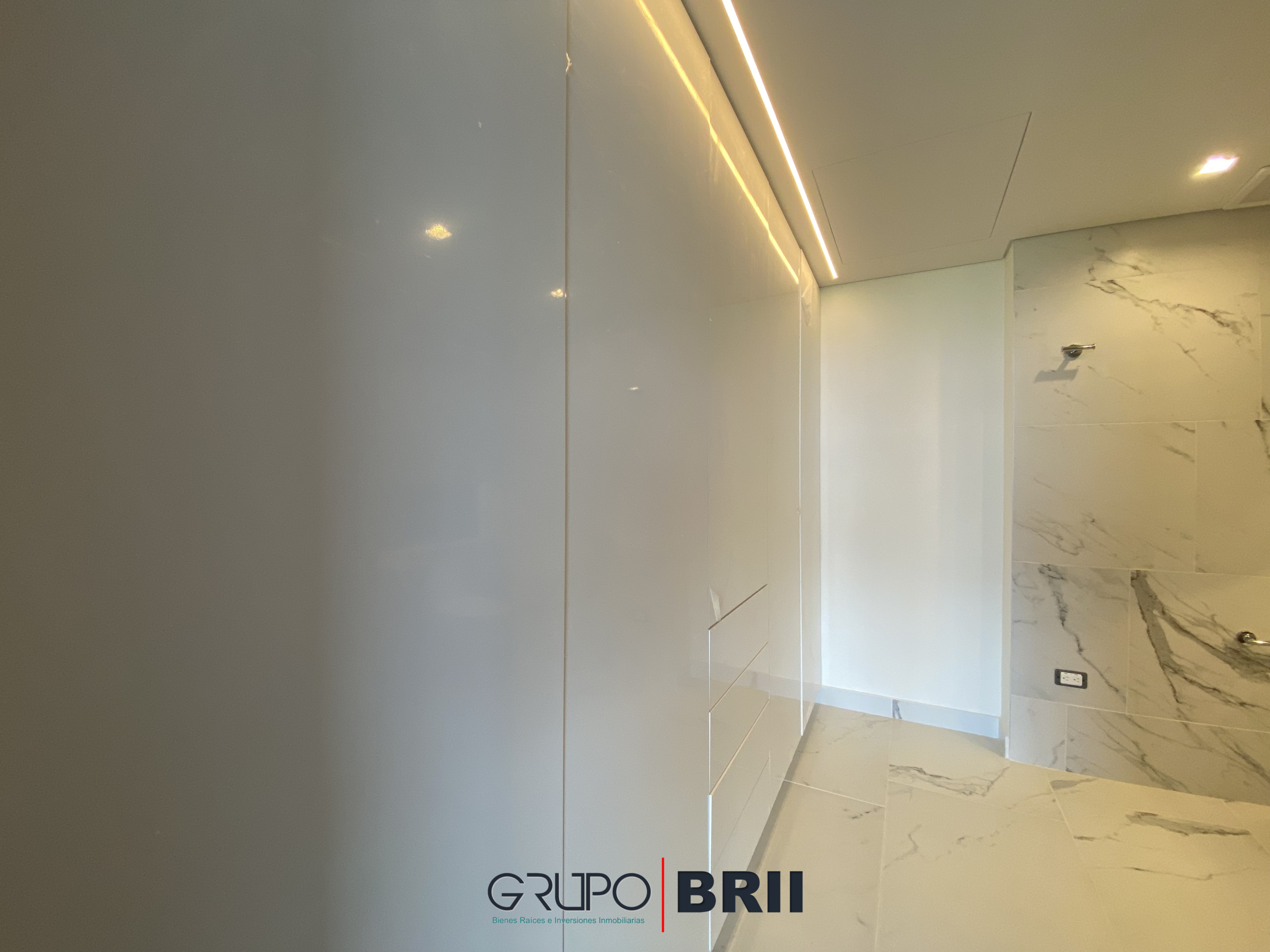 Vestidor de un depaertamento en Woha Puerto Cancún