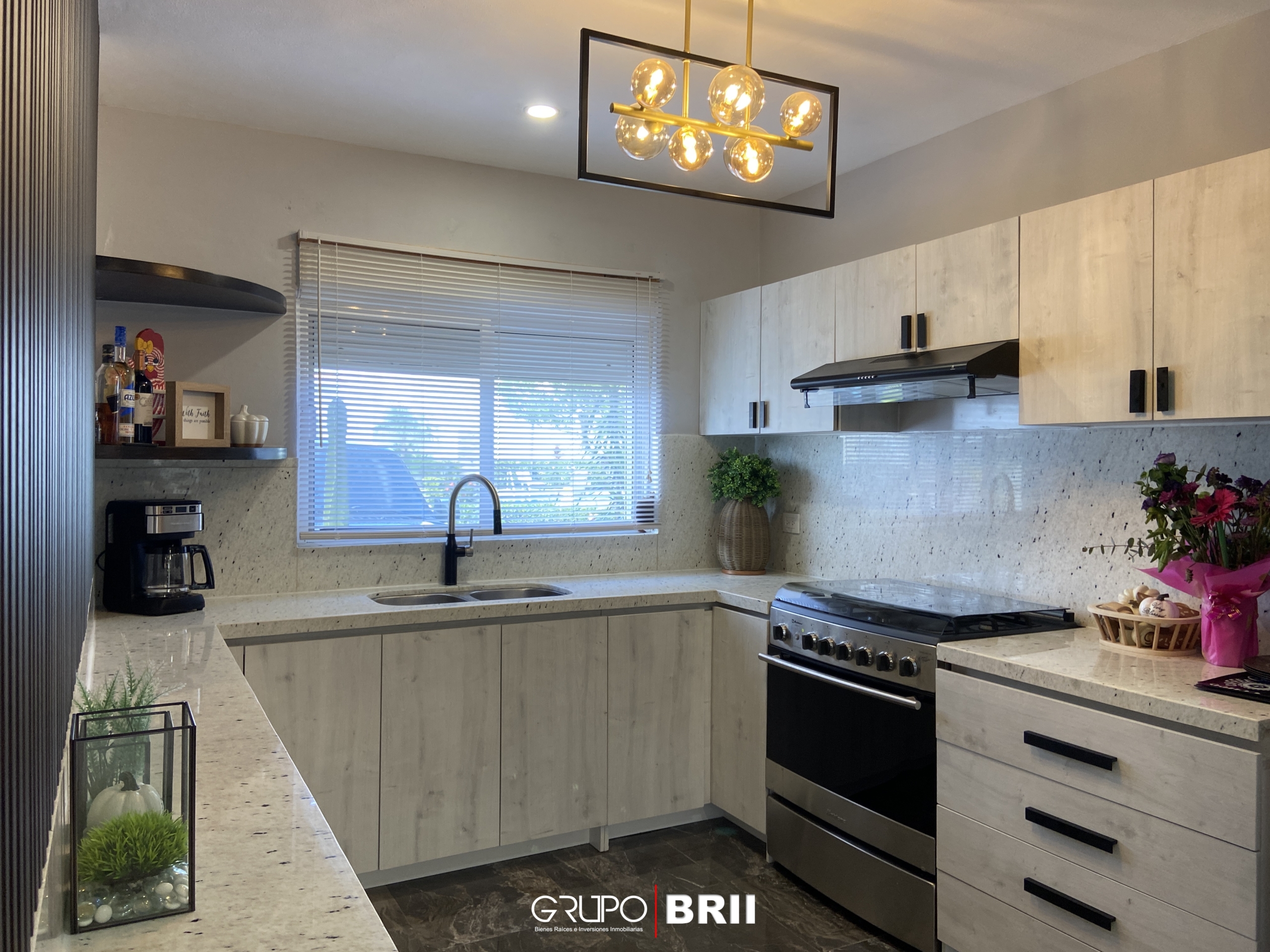 EN VENTA CASA EN CANCÚN. QUINTAS ALMENA. 3 RECÁMARAS. OPORTUNIDAD EN VENTA CANCÚN. OPORTUNIDAD DE INVERSIÓN. COCINA REMODELADA