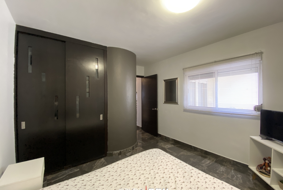 EN VENTA CASA EN CANCÚN. QUINTAS ALMENA. 3 RECÁMARAS. OPORTUNIDAD EN VENTA CANCÚN. OPORTUNIDAD DE INVERSIÓN. CLOSET DE LA RECAMARA EN PLANTA BAJA