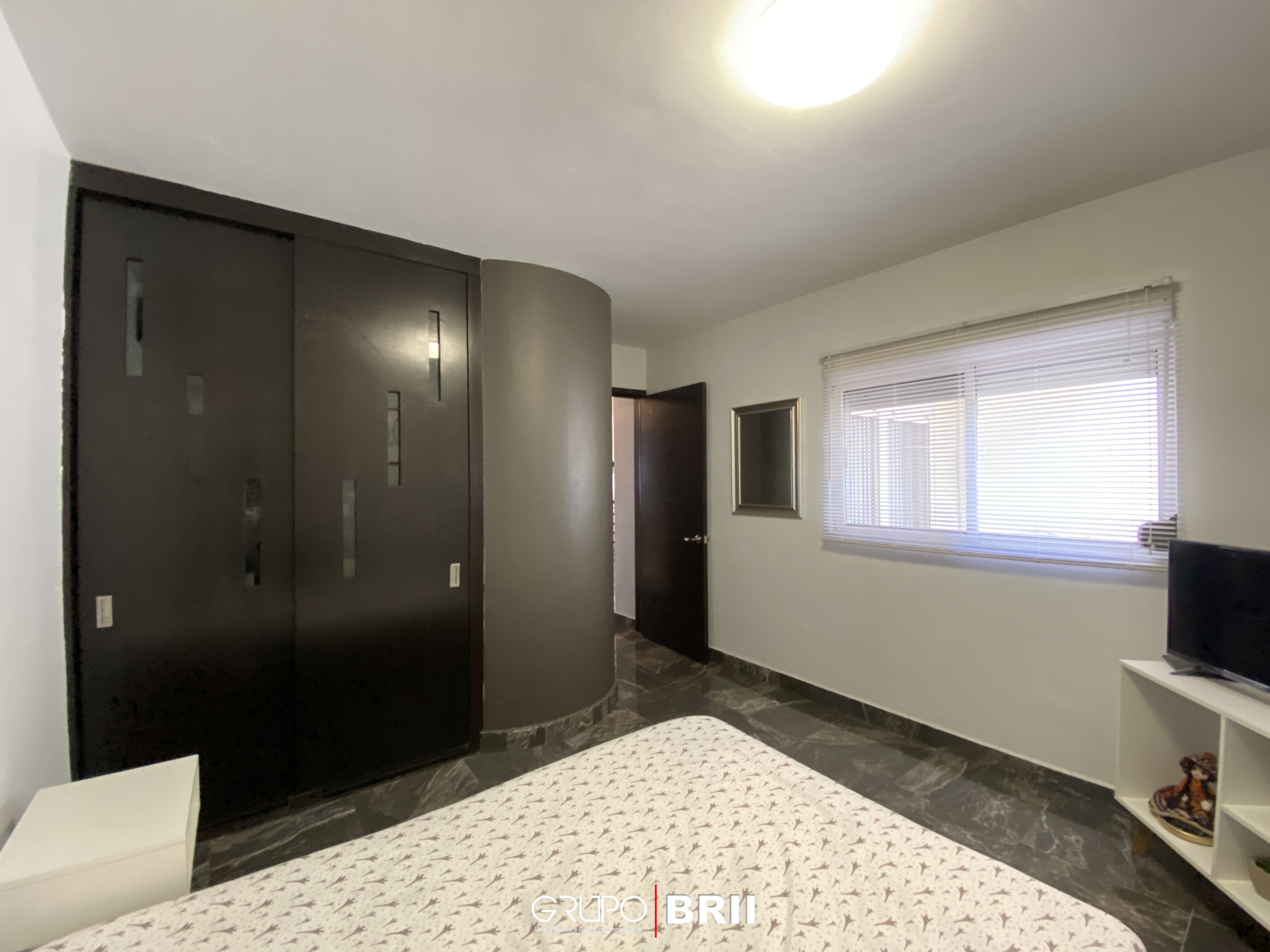 EN VENTA CASA EN CANCÚN. QUINTAS ALMENA. 3 RECÁMARAS. OPORTUNIDAD EN VENTA CANCÚN. OPORTUNIDAD DE INVERSIÓN. CLOSET DE LA RECAMARA EN PLANTA BAJA