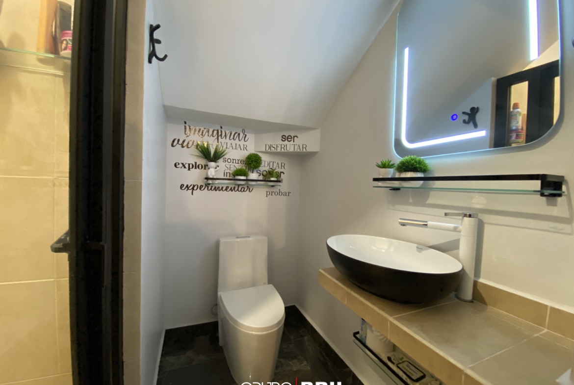 EN VENTA CASA EN CANCÚN. QUINTAS ALMENA. 3 RECÁMARAS. OPORTUNIDAD EN VENTA CANCÚN. OPORTUNIDAD DE INVERSIÓN. BAÑO COMPLETO EN PLANTA BAJA