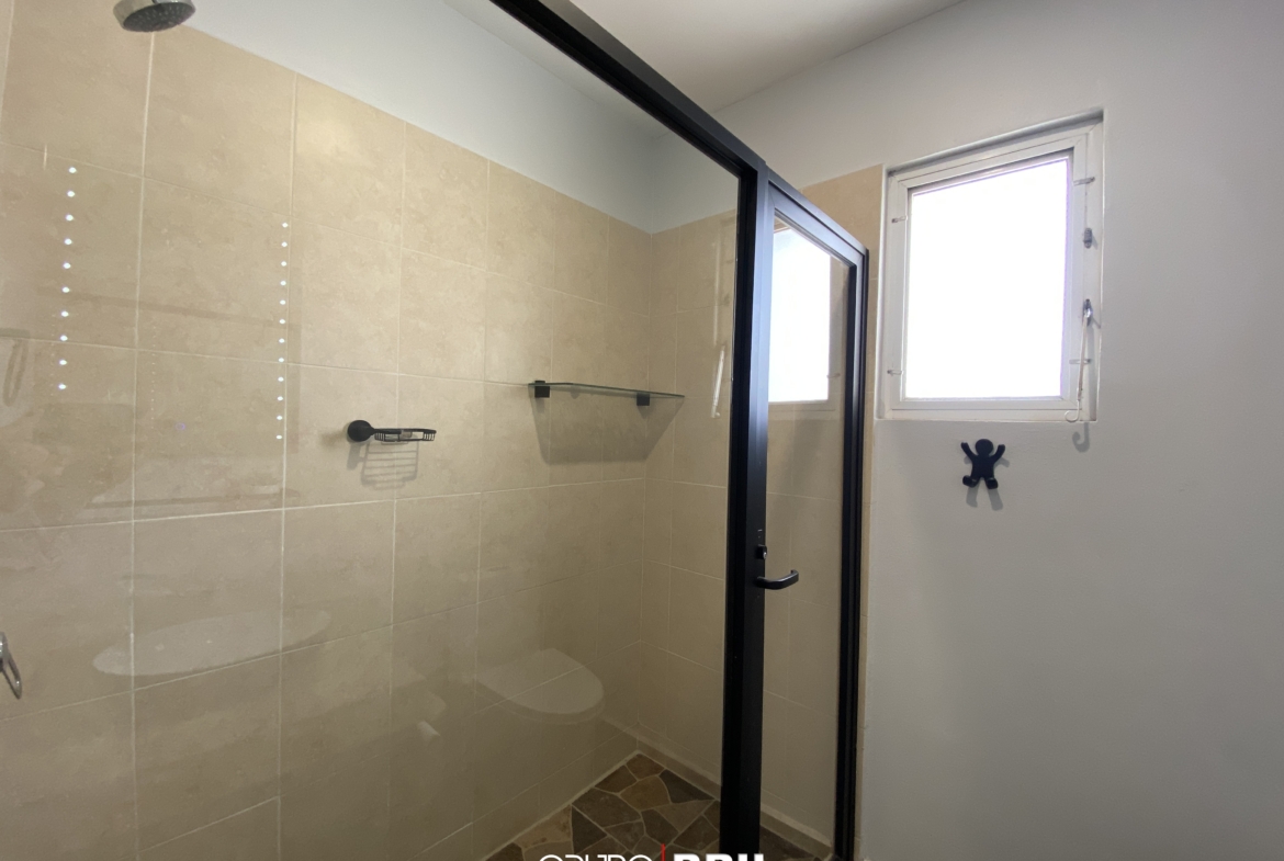 EN VENTA CASA EN CANCÚN. QUINTAS ALMENA. 3 RECÁMARAS. OPORTUNIDAD EN VENTA CANCÚN. OPORTUNIDAD DE INVERSIÓN. DUCHA DEL BAÑO EN RECAMARA PRINCIPAL