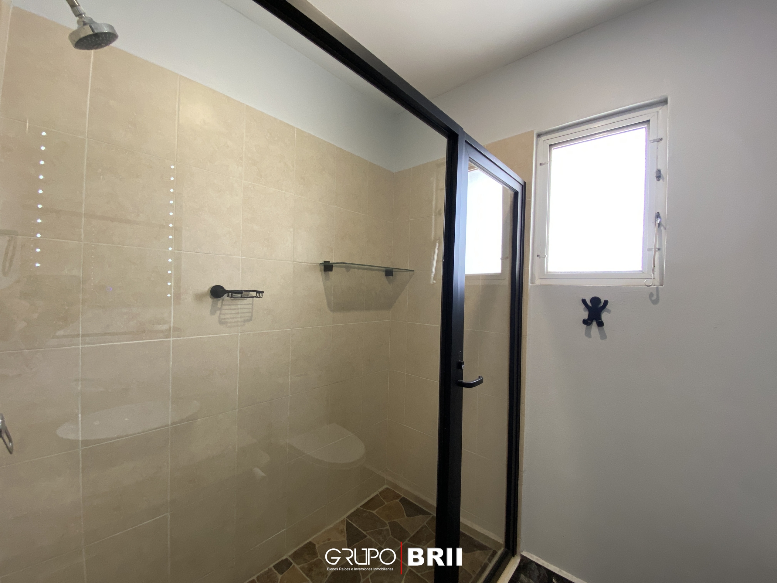 EN VENTA CASA EN CANCÚN. QUINTAS ALMENA. 3 RECÁMARAS. OPORTUNIDAD EN VENTA CANCÚN. OPORTUNIDAD DE INVERSIÓN. DUCHA DEL BAÑO EN RECAMARA PRINCIPAL