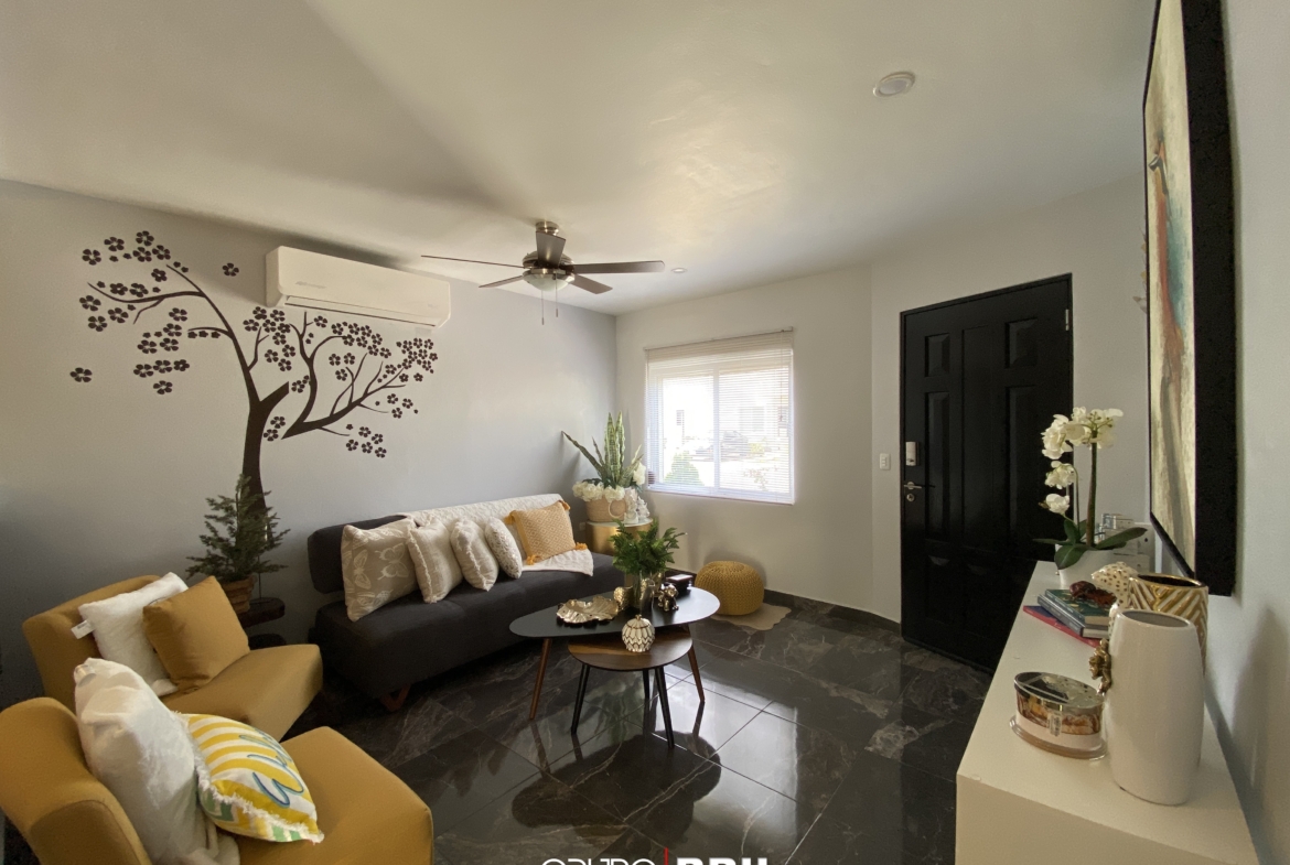 EN VENTA CASA EN CANCÚN. QUINTAS ALMENA. 3 RECÁMARAS. OPORTUNIDAD EN VENTA CANCÚN. OPORTUNIDAD DE INVERSIÓN. SALA DE LA CASA EN VENTA