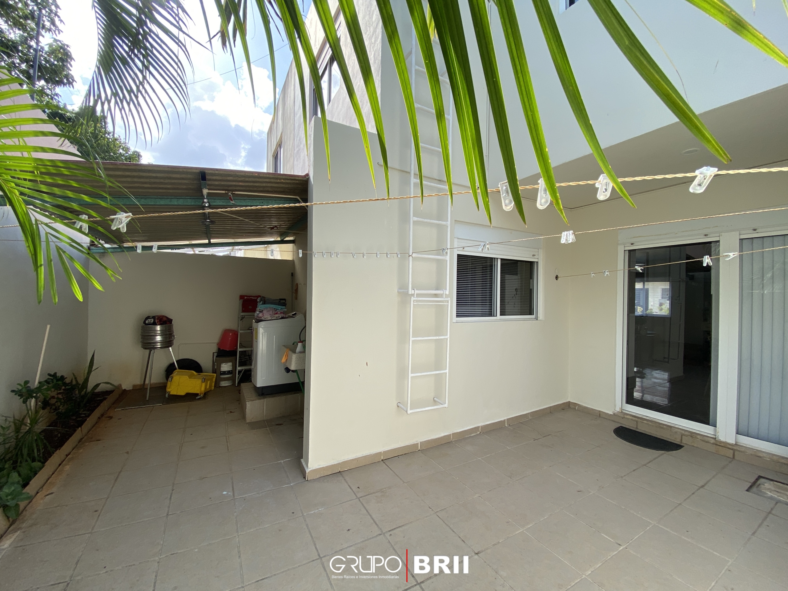EN VENTA CASA EN CANCÚN. QUINTAS ALMENA. 3 RECÁMARAS. OPORTUNIDAD EN VENTA CANCÚN. OPORTUNIDAD DE INVERSIÓN. TERRAZA CON ÁREA DE LAVADO