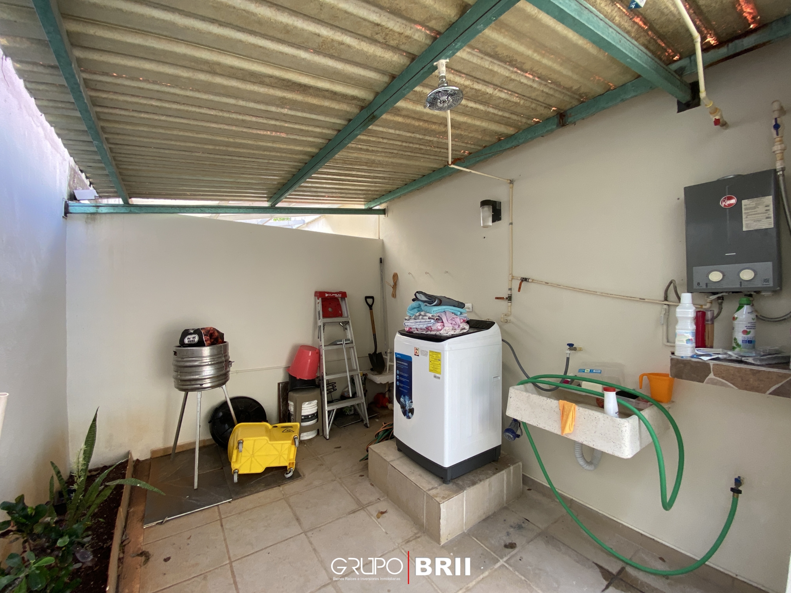 EN VENTA CASA EN CANCÚN. QUINTAS ALMENA. 3 RECÁMARAS. OPORTUNIDAD EN VENTA CANCÚN. OPORTUNIDAD DE INVERSIÓN. ÁREA DE LAVADO TECHADO