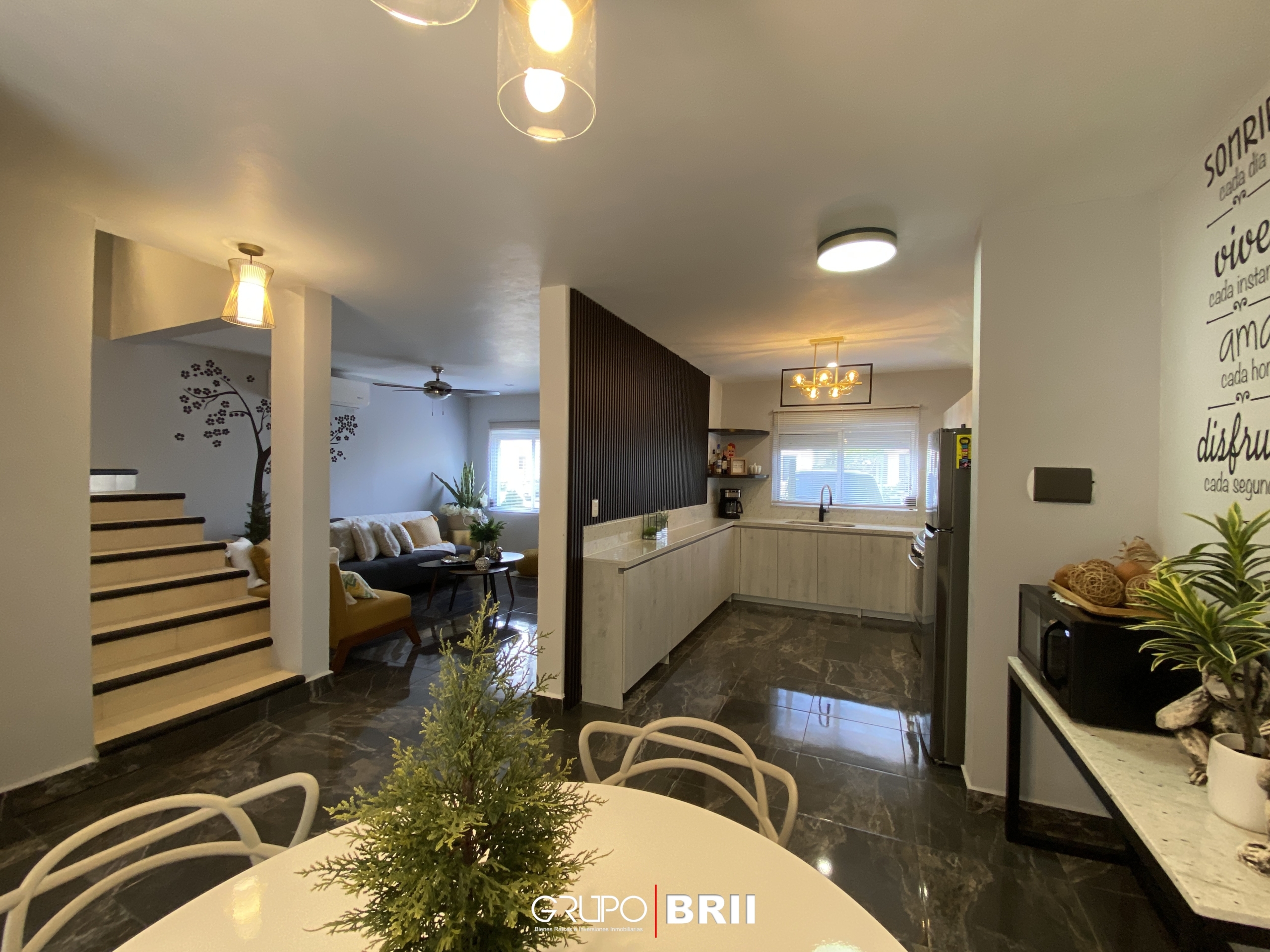 EN VENTA CASA EN CANCÚN. QUINTAS ALMENA. 3 RECÁMARAS. OPORTUNIDAD EN VENTA CANCÚN. OPORTUNIDAD DE INVERSIÓN. COMEDOR, SALA Y COCINA