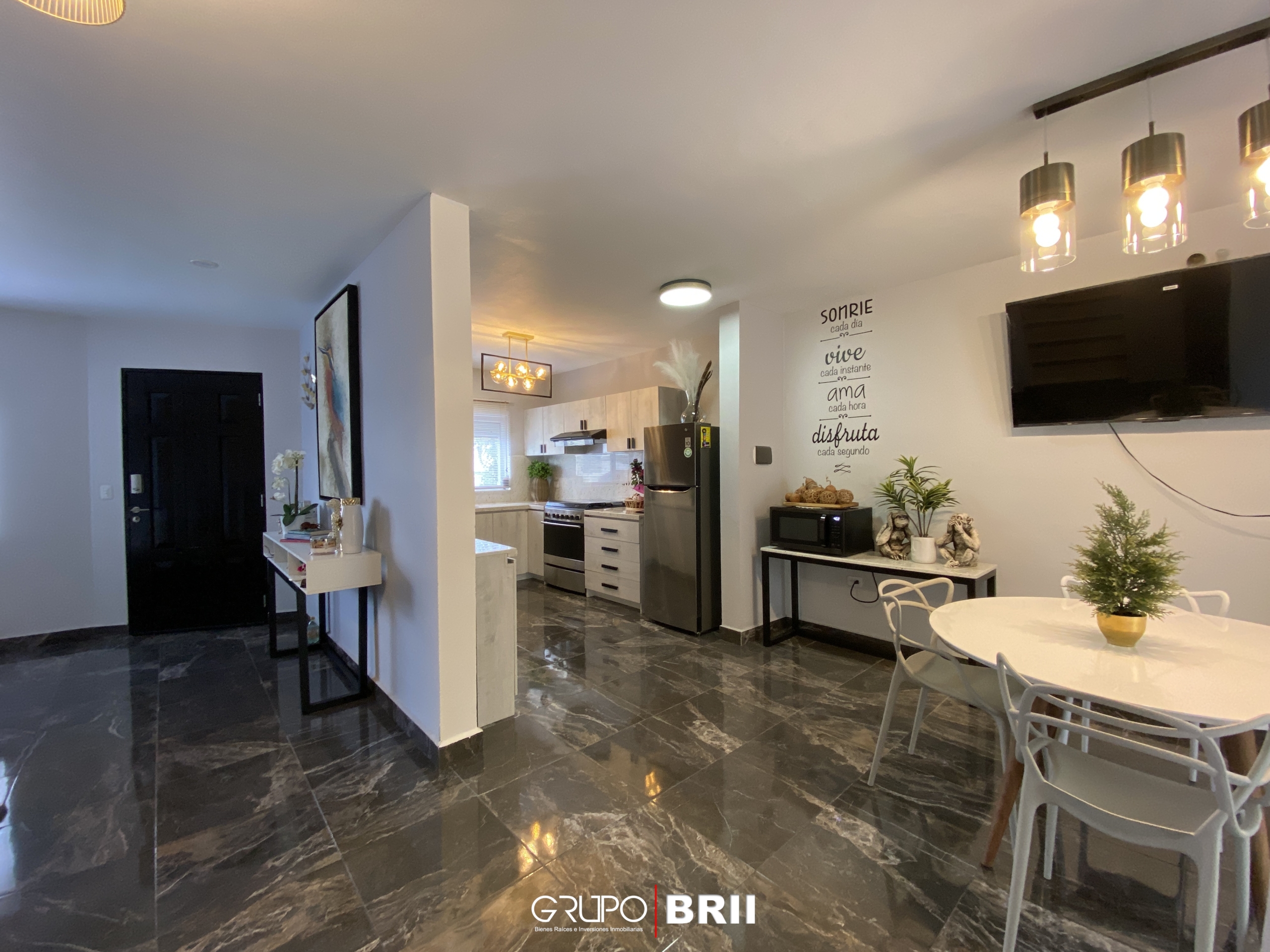 EN VENTA CASA EN CANCÚN. QUINTAS ALMENA. 3 RECÁMARAS. OPORTUNIDAD EN VENTA CANCÚN. OPORTUNIDAD DE INVERSIÓN. COMEDOR, SALA Y COCINA