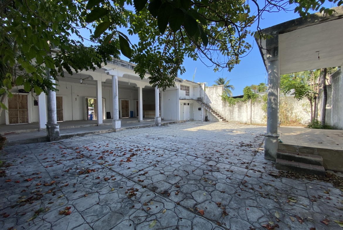 PROPIEDAD COMERCIAL EN VENTA EN CANCÚN. IDEAL PARA SALON DE EVENTOS