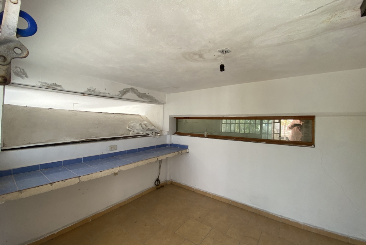 PROPIEDAD COMERCIAL EN VENTA EN CANCÚN. INTERIOR OFICINA