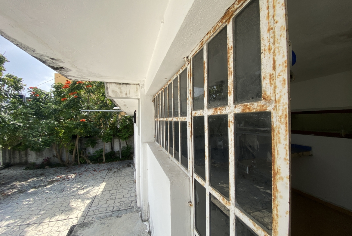 PROPIEDAD COMERCIAL EN VENTA EN CANCÚN. VISTA OFICINA
