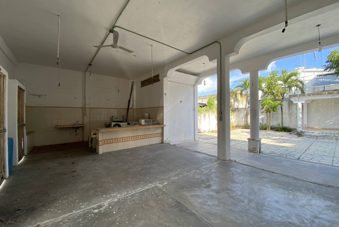 PROPIEDAD COMERCIAL EN VENTA EN CANCÚN. VISTA DE LA COCINA