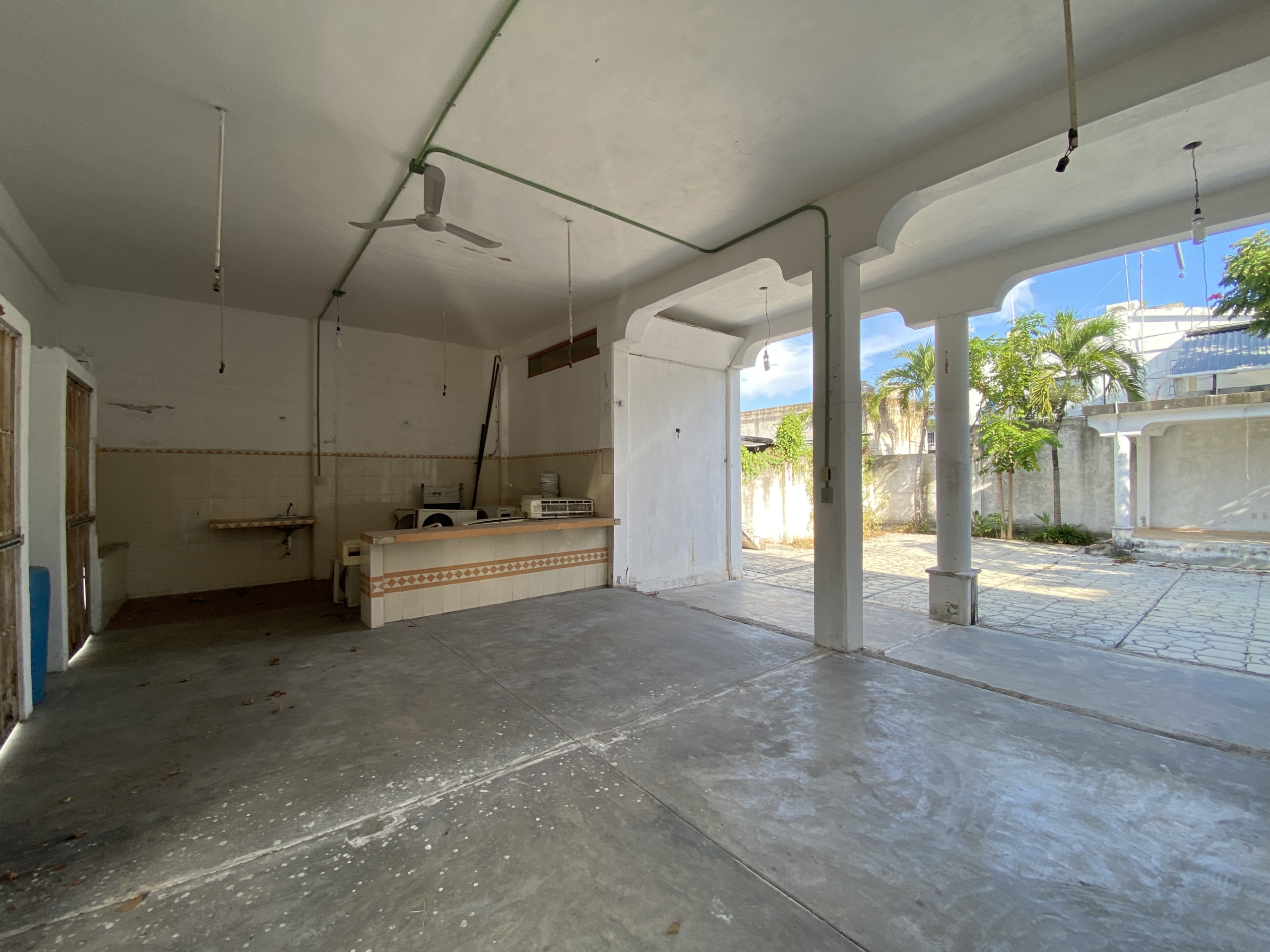 PROPIEDAD COMERCIAL EN VENTA EN CANCÚN. VISTA DE LA COCINA