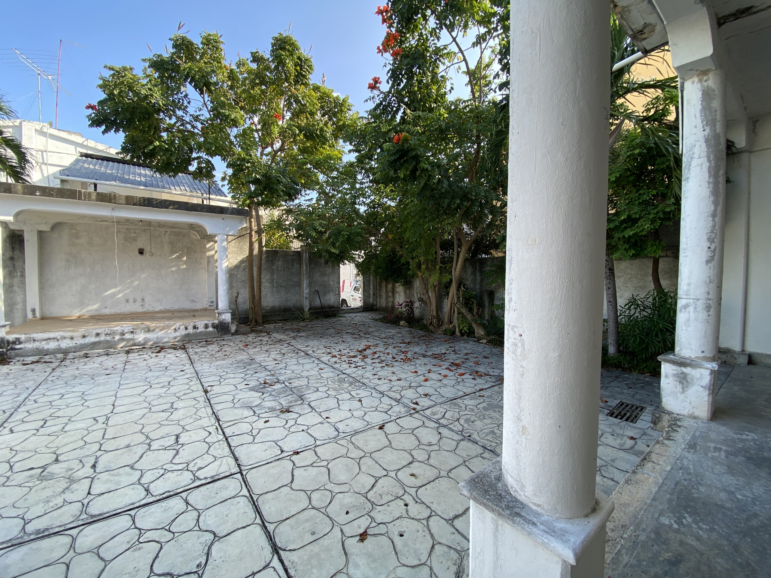 PROPIEDAD COMERCIAL EN VENTA EN CANCÚN. VISTA LATERAL