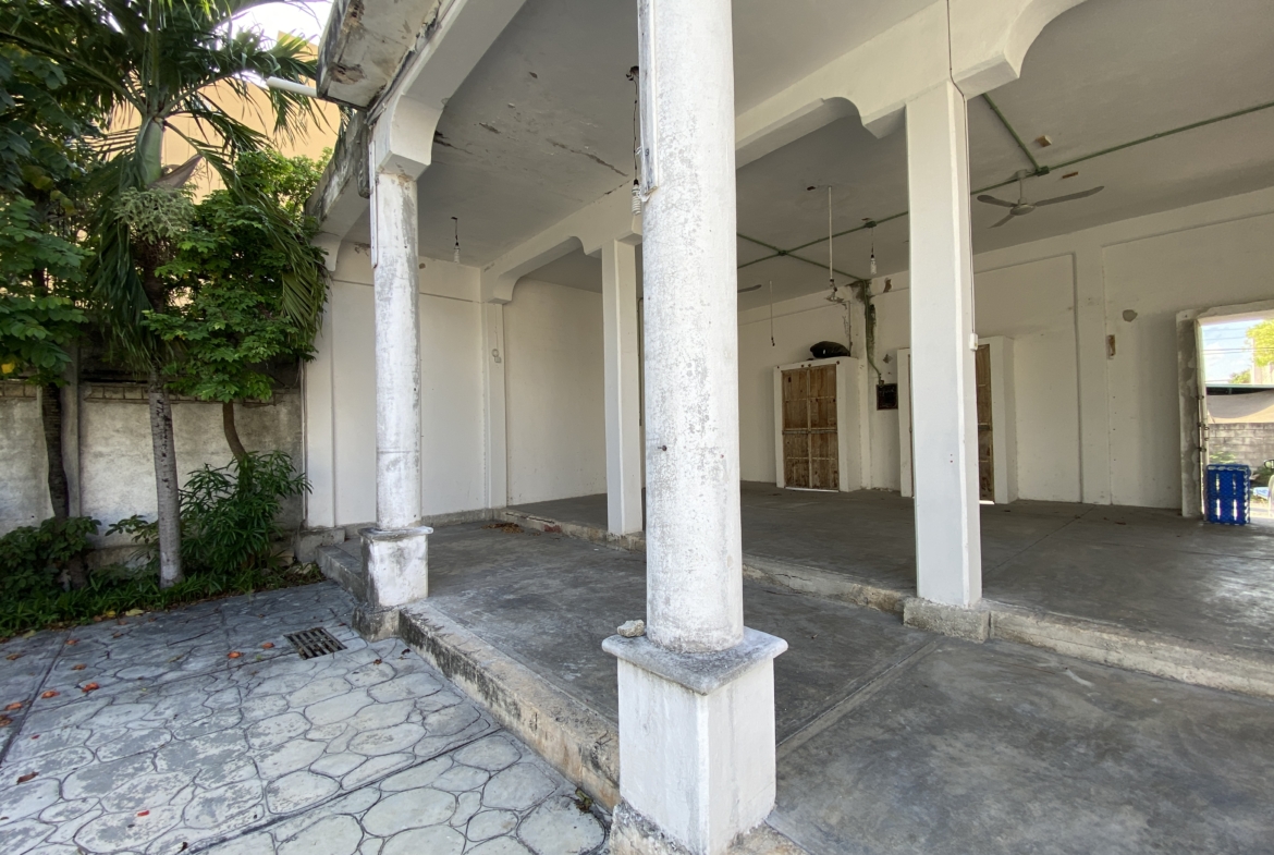 PROPIEDAD COMERCIAL EN VENTA EN CANCÚN. IDEAL PARA TALLER